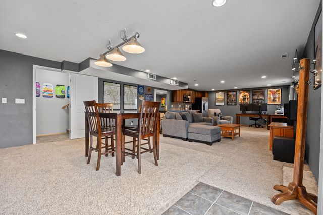 5918 NW 106th Street, Johnston, IA 50131