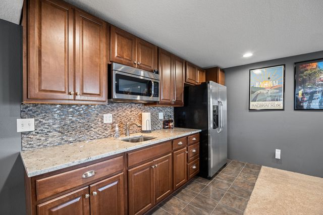 5918 NW 106th Street, Johnston, IA 50131