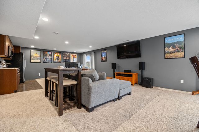 5918 NW 106th Street, Johnston, IA 50131