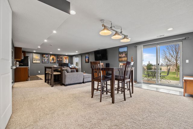 5918 NW 106th Street, Johnston, IA 50131