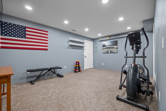 5918 NW 106th Street, Johnston, IA 50131