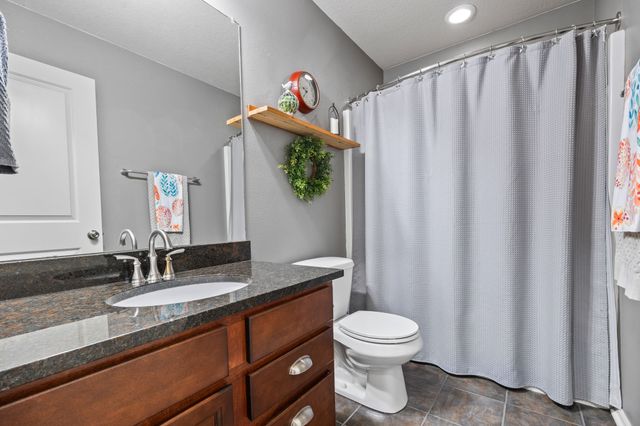 5918 NW 106th Street, Johnston, IA 50131