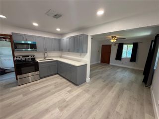221 NE 1st Ter 2, Dania Beach, FL 33004