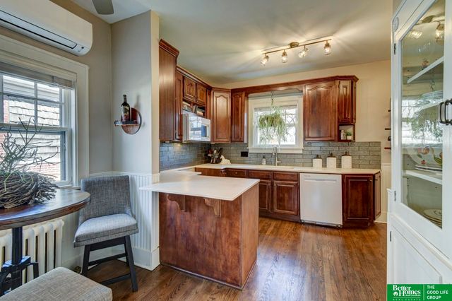 101 N 54 Street, Omaha, NE 68132