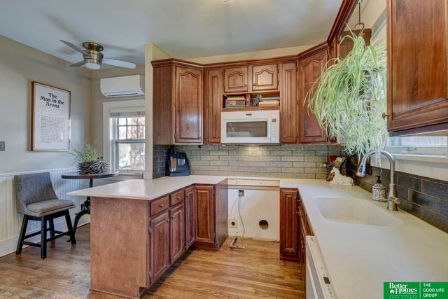 101 N 54 Street, Omaha, NE 68132