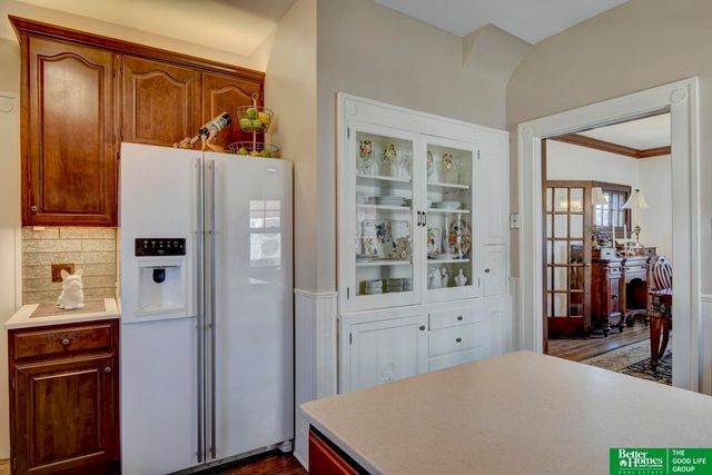 101 N 54 Street, Omaha, NE 68132