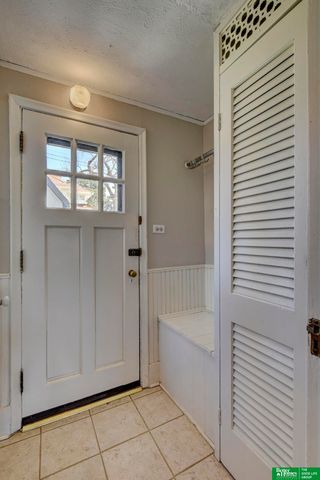 101 N 54 Street, Omaha, NE 68132