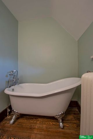 101 N 54 Street, Omaha, NE 68132