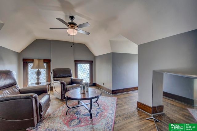 101 N 54 Street, Omaha, NE 68132