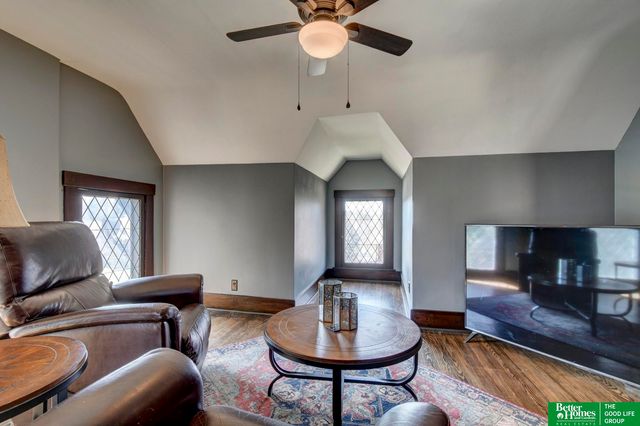 101 N 54 Street, Omaha, NE 68132