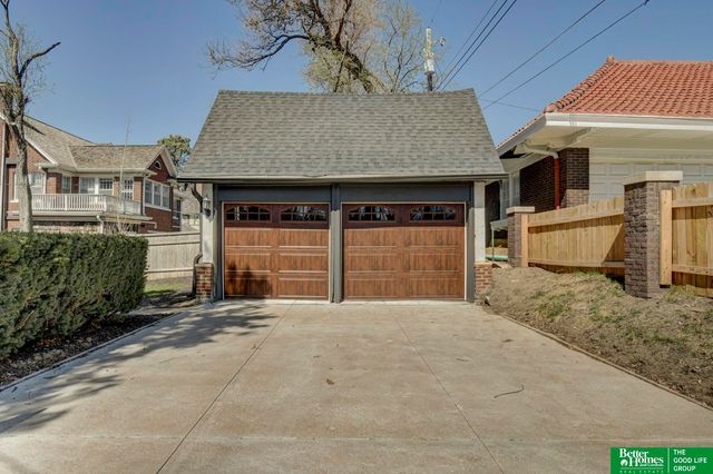 101 N 54 Street, Omaha, NE 68132