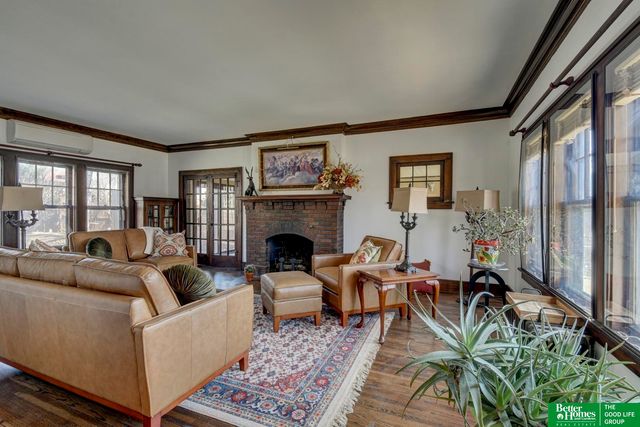 101 N 54 Street, Omaha, NE 68132