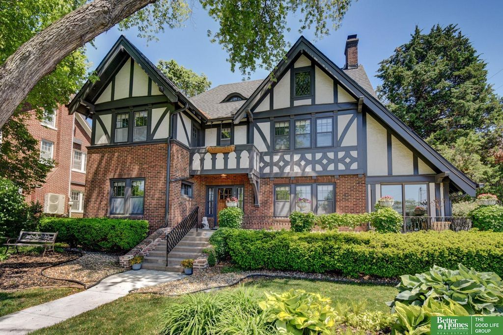 101 N 54 Street, Omaha, NE 68132