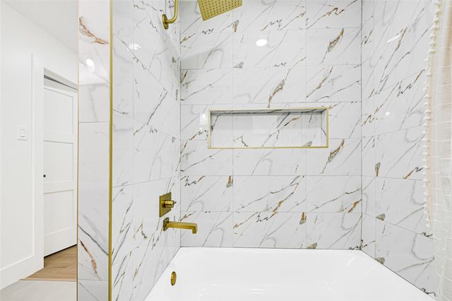 723 Loire Ln, Houston, TX 77090