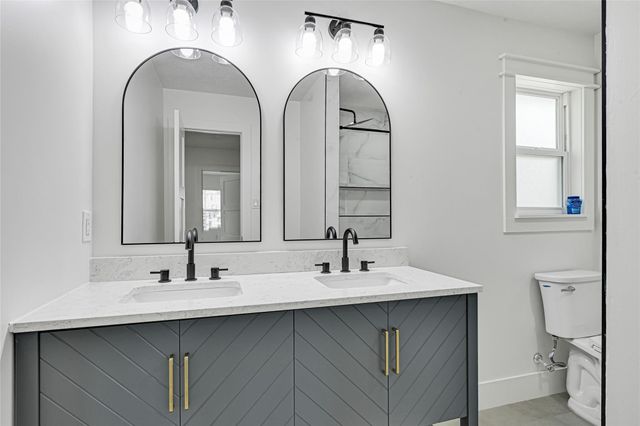 723 Loire Ln, Houston, TX 77090