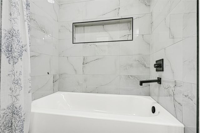 723 Loire Ln, Houston, TX 77090