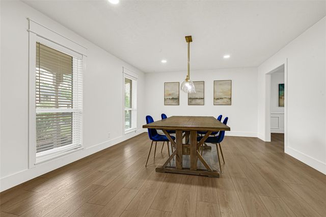 723 Loire Ln, Houston, TX 77090