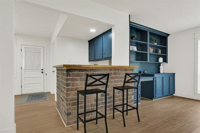 723 Loire Ln, Houston, TX 77090