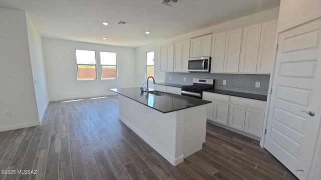 14138 E Canidae Drive E, Vail, AZ 85641