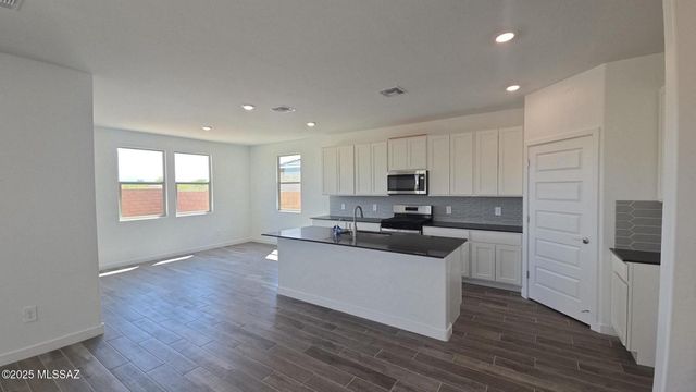 14138 E Canidae Drive E, Vail, AZ 85641