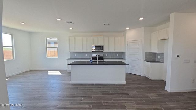 14138 E Canidae Drive E, Vail, AZ 85641