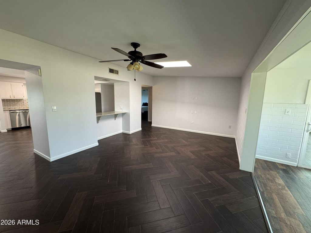 Image 10 of property listing at 10750 W PEORIA Avenue, Sun City, AZ 85351