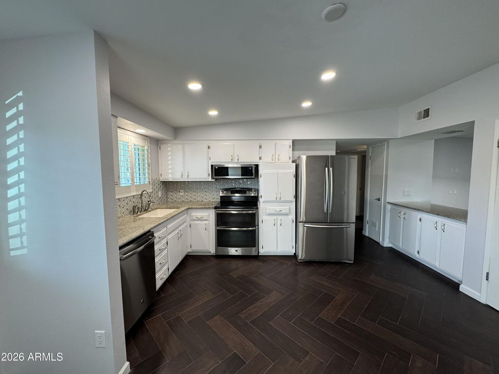 Image 4 of property listing at 10750 W PEORIA Avenue, Sun City, AZ 85351