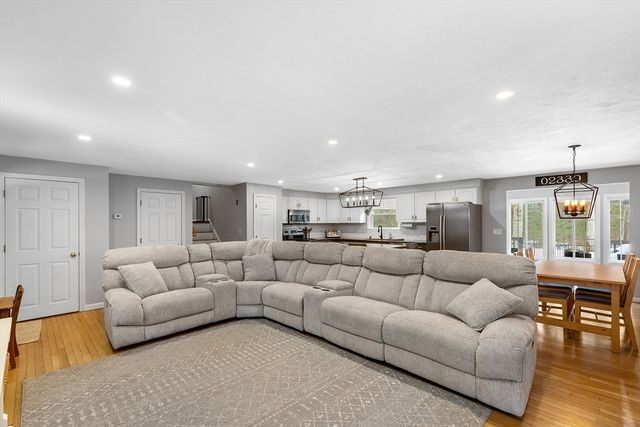 114 Meadow St, Carver, MA 02330