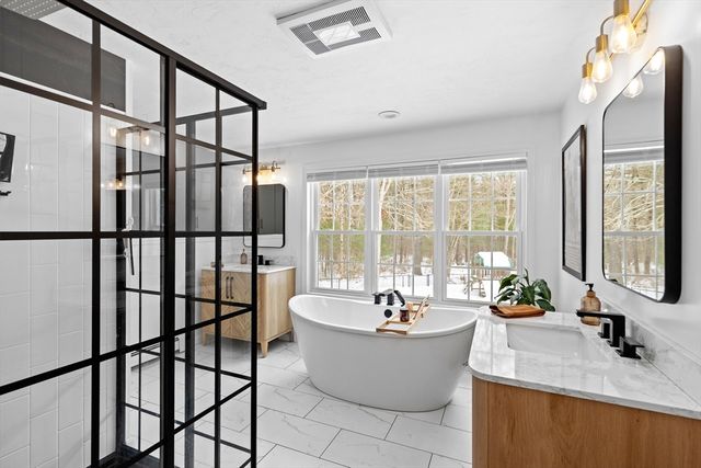 114 Meadow St, Carver, MA 02330