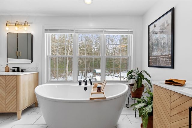 114 Meadow St, Carver, MA 02330