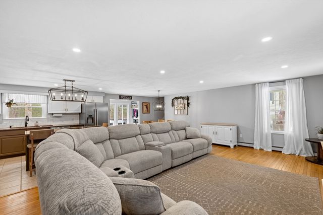 114 Meadow St, Carver, MA 02330