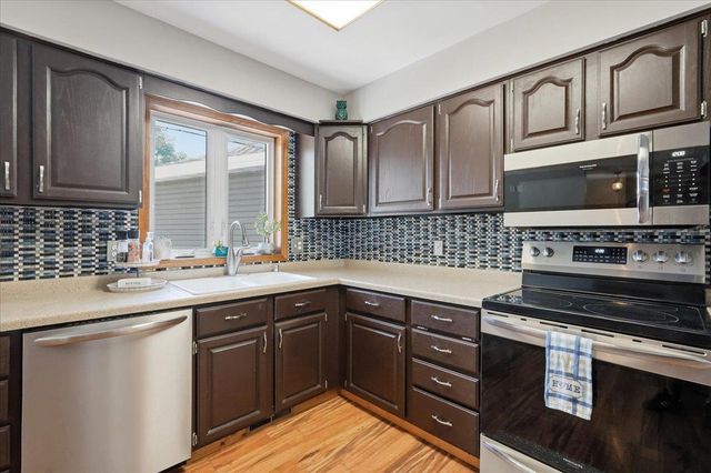 416 Stoneridge Terrace, Deforest, WI 53532