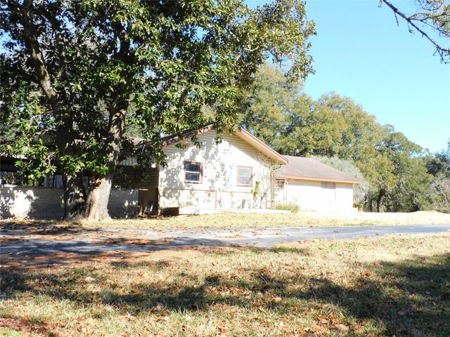 2408 Gun And Rod Road, Brenham, TX 77833
