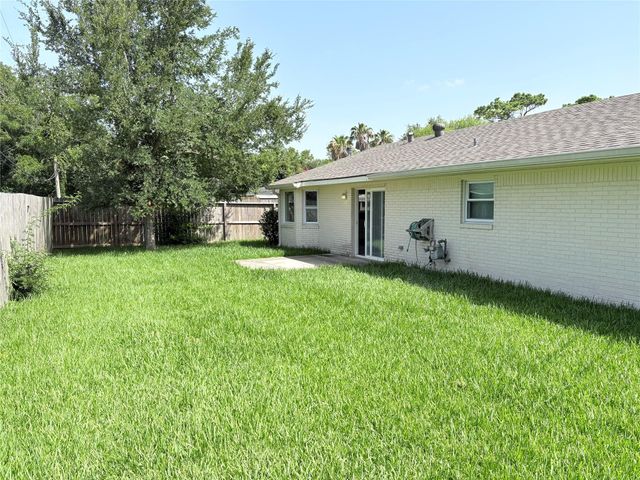 406 Oak Vista Drive, Friendswood, TX 77546