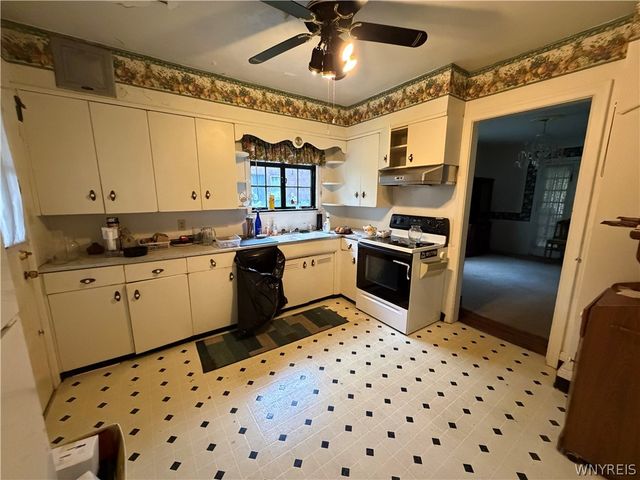 1228 Ferry Avenue, Niagara Falls, NY 14301