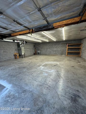 9913 Appollo Ln, Louisville, KY 40272