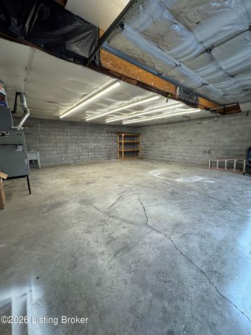 9913 Appollo Ln, Louisville, KY 40272