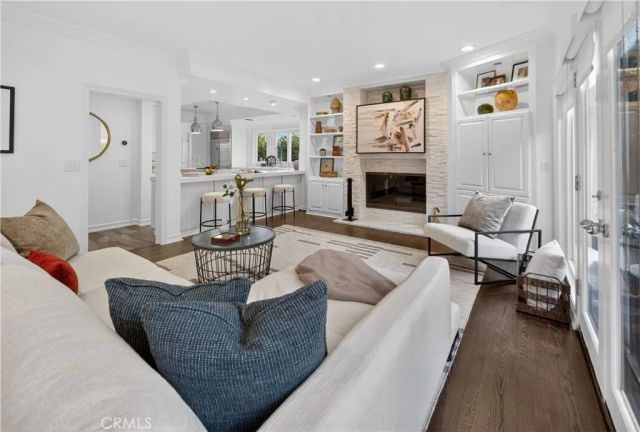 24762 Calvert Street, Woodland Hills, CA 91367