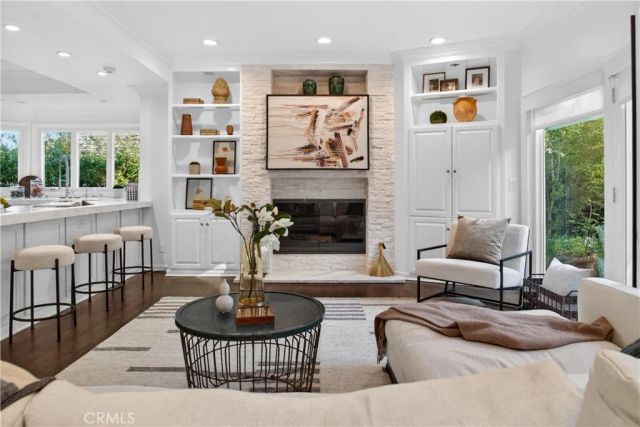 24762 Calvert Street, Woodland Hills, CA 91367