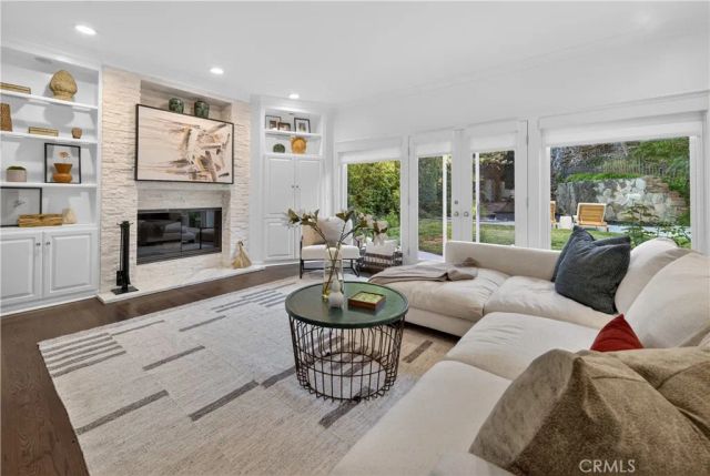 24762 Calvert Street, Woodland Hills, CA 91367