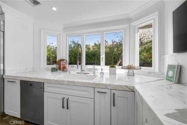 24762 Calvert Street, Woodland Hills, CA 91367