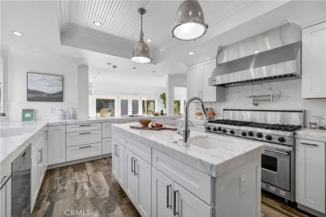 24762 Calvert Street, Woodland Hills, CA 91367