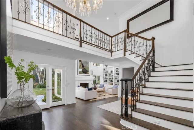 24762 Calvert Street, Woodland Hills, CA 91367