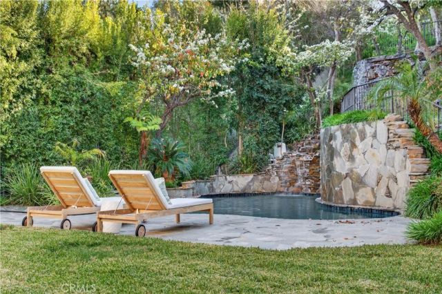 24762 Calvert Street, Woodland Hills, CA 91367