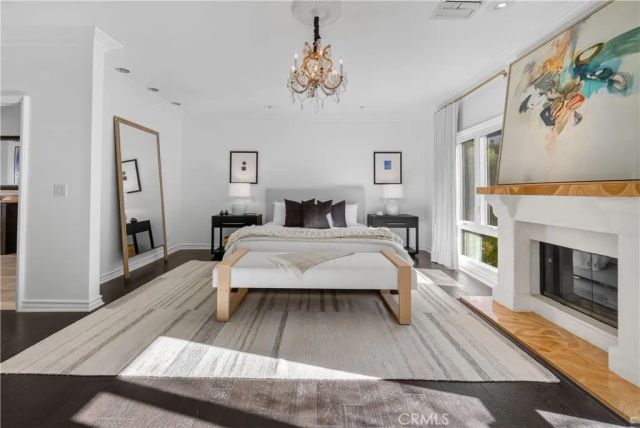 24762 Calvert Street, Woodland Hills, CA 91367