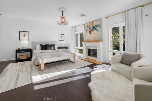 24762 Calvert Street, Woodland Hills, CA 91367