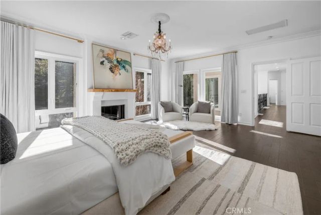 24762 Calvert Street, Woodland Hills, CA 91367