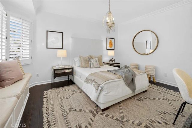 24762 Calvert Street, Woodland Hills, CA 91367