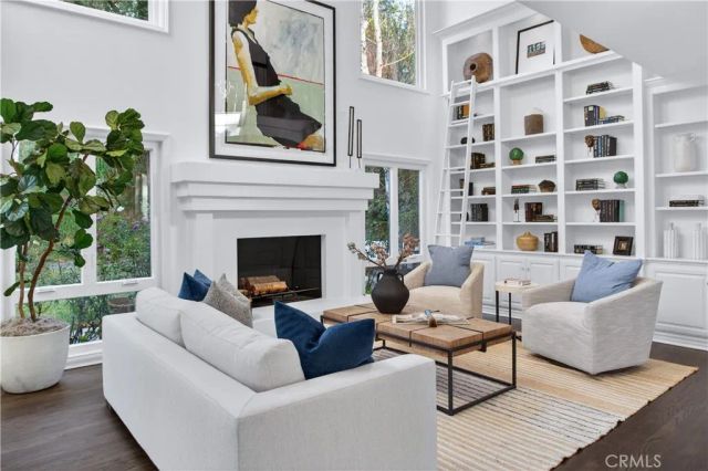 24762 Calvert Street, Woodland Hills, CA 91367