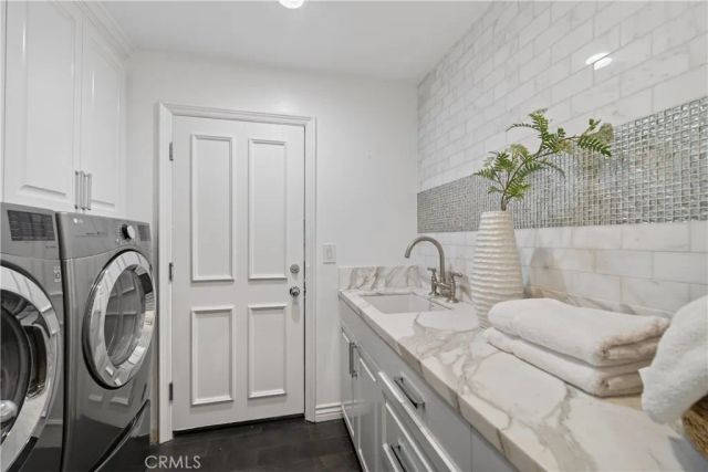 24762 Calvert Street, Woodland Hills, CA 91367